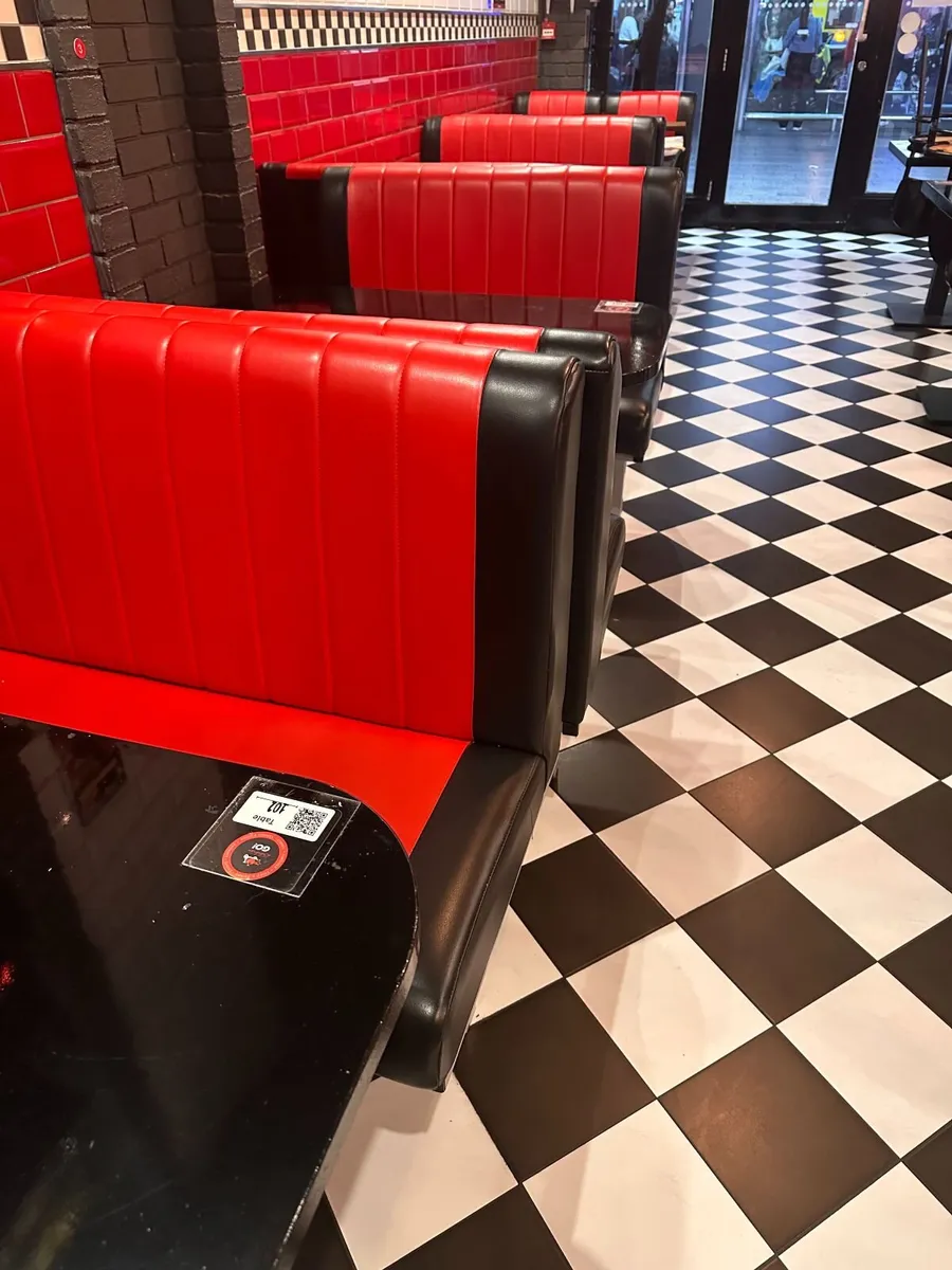 Fast food restaurant seats - Image 1