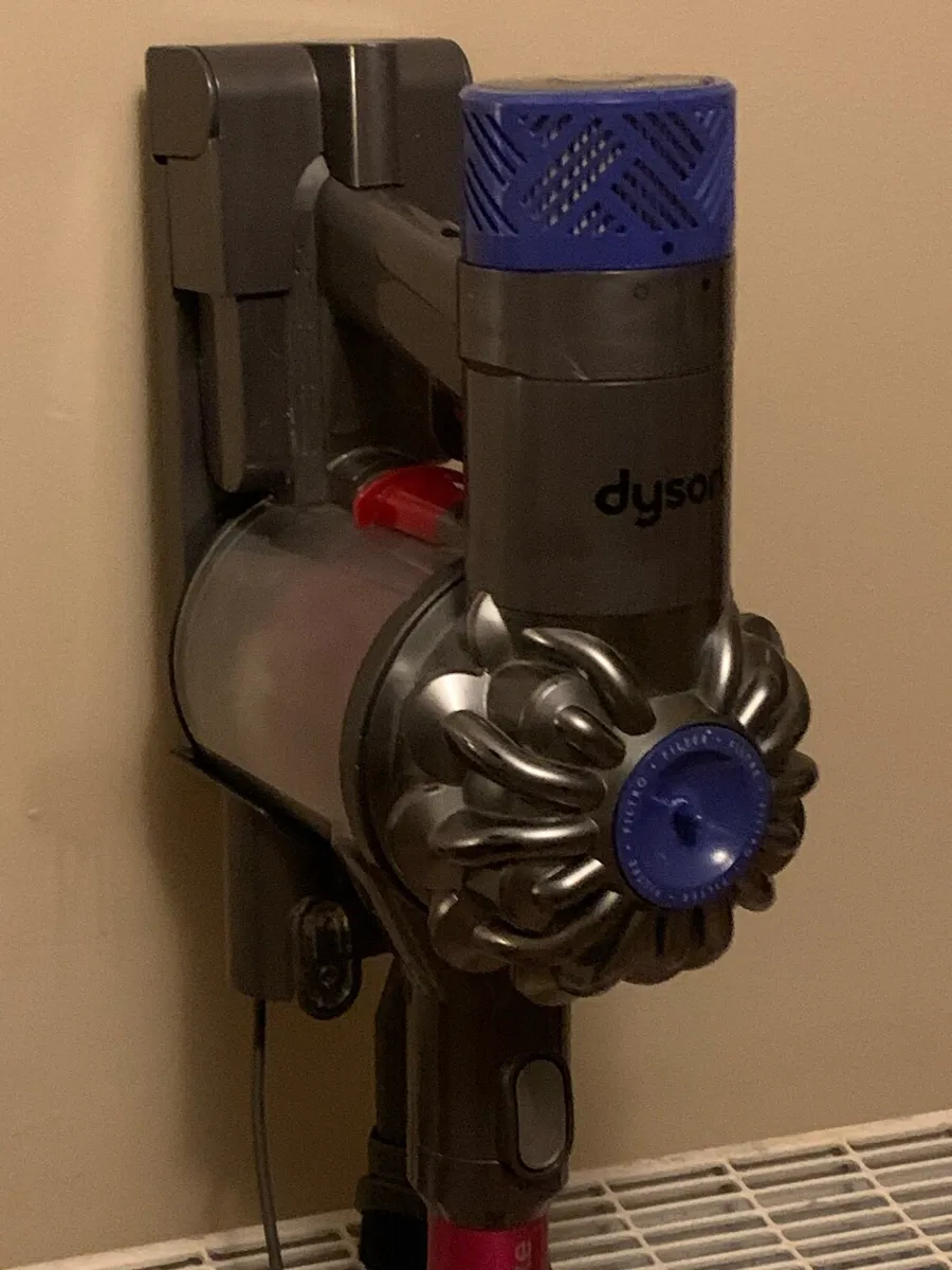 Dyson V6 absolute read description below - Image 2