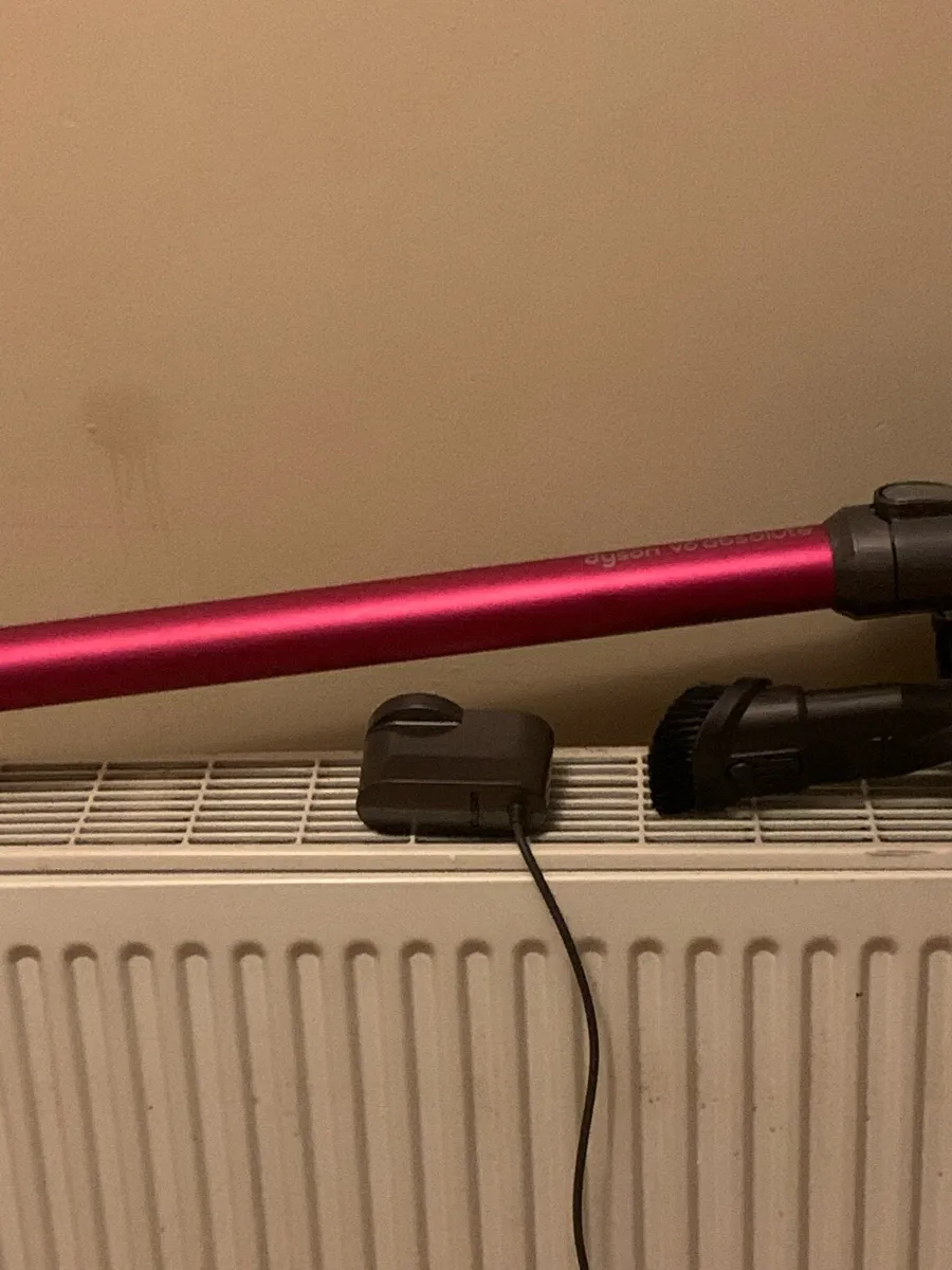 Dyson V6 absolute read description below - Image 3