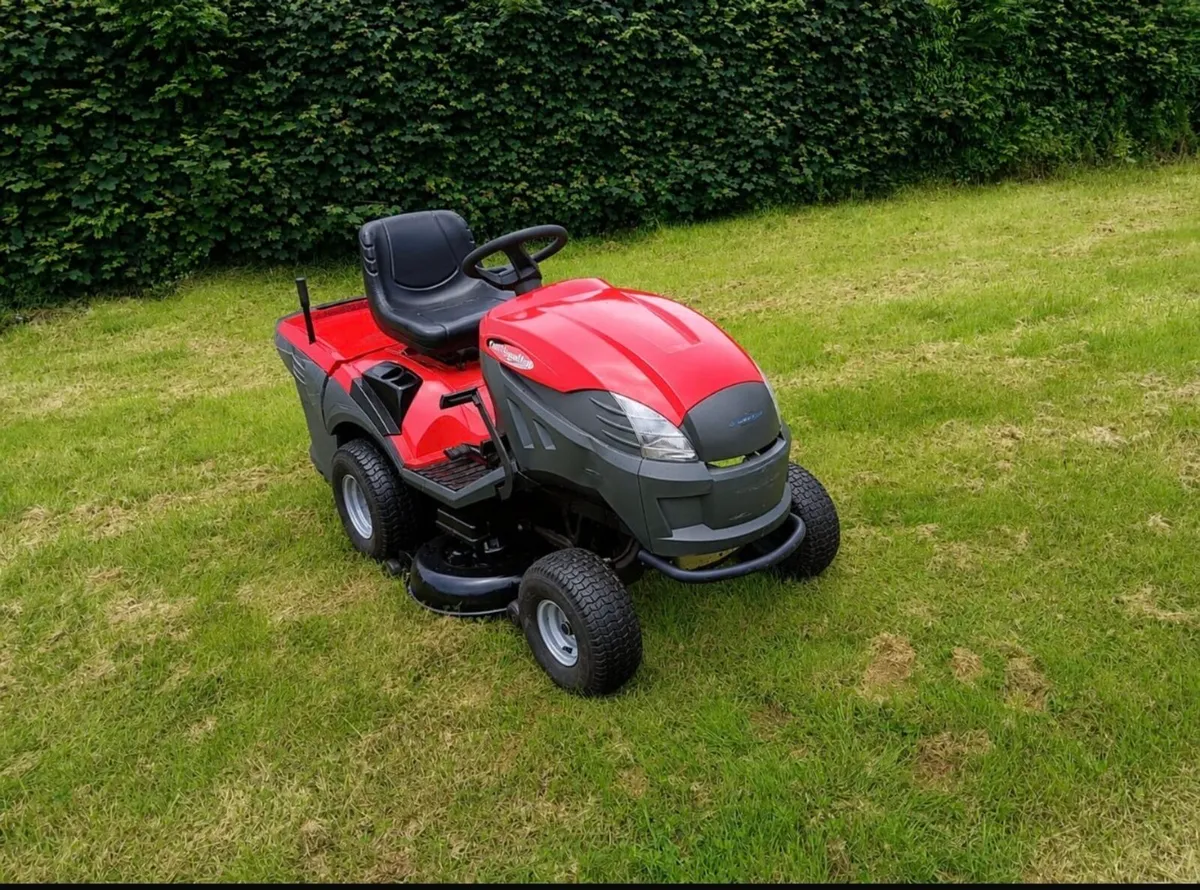 Castle garden ride on lawnmower - Image 1