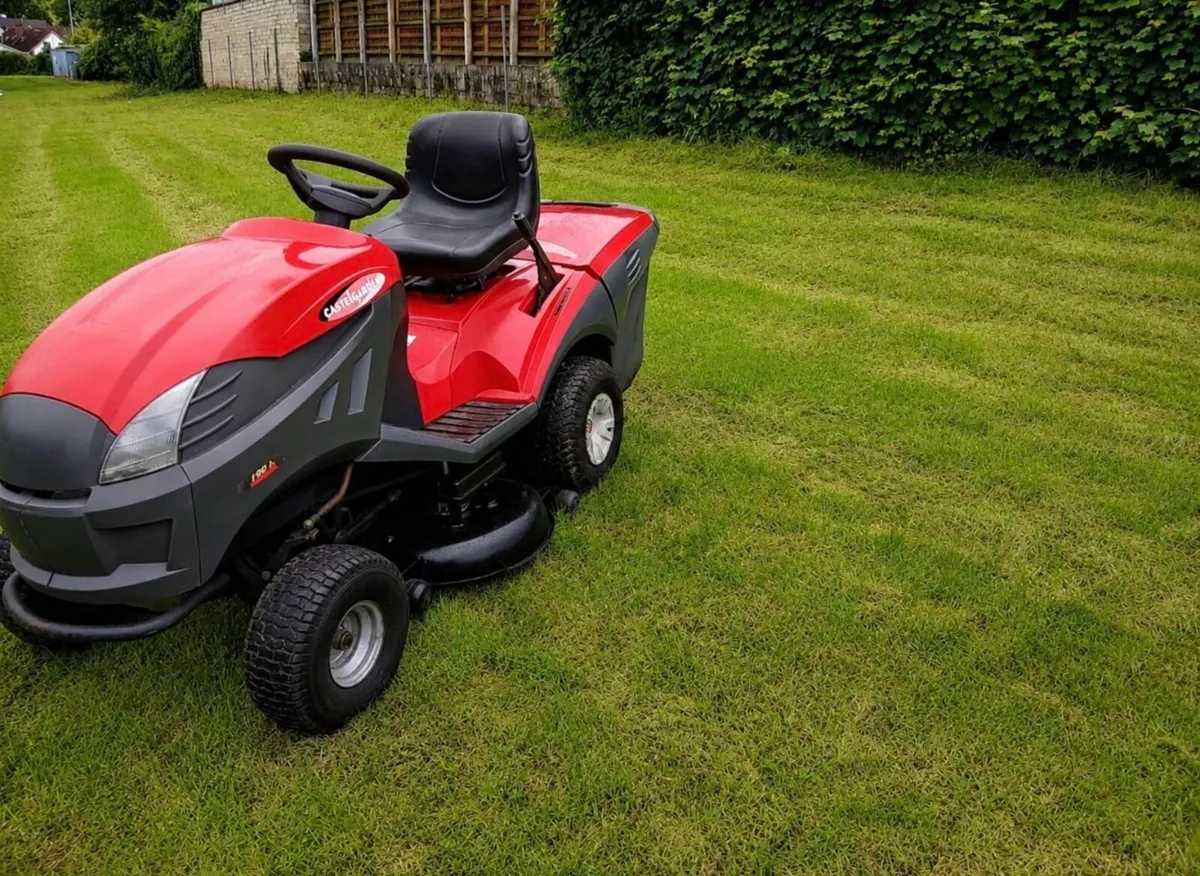Castle garden ride on lawnmower - Image 2