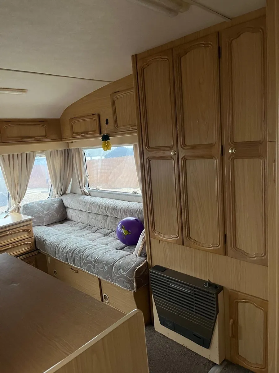 Caravan - Image 4