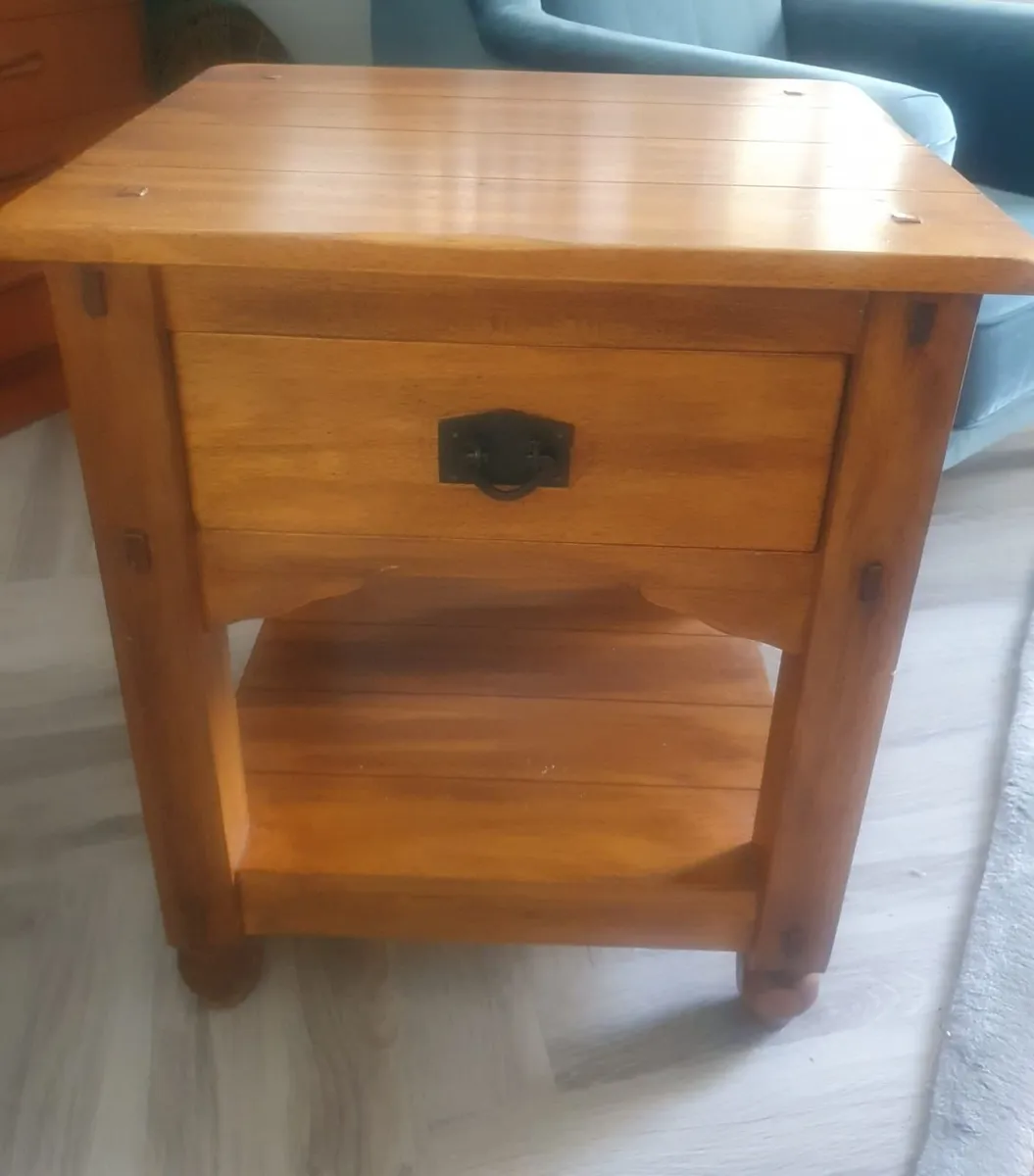 Sofa/bedside table