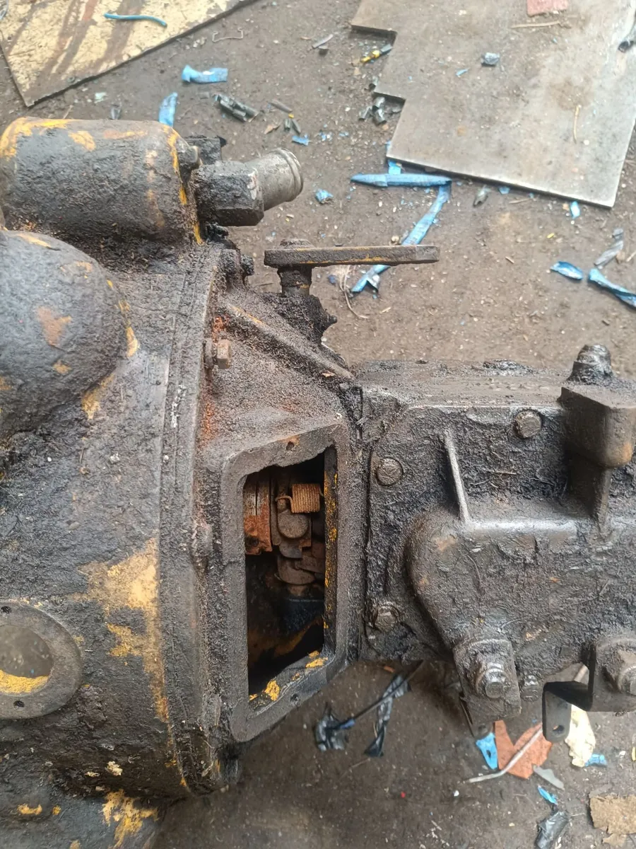Hyster gear box - Image 1
