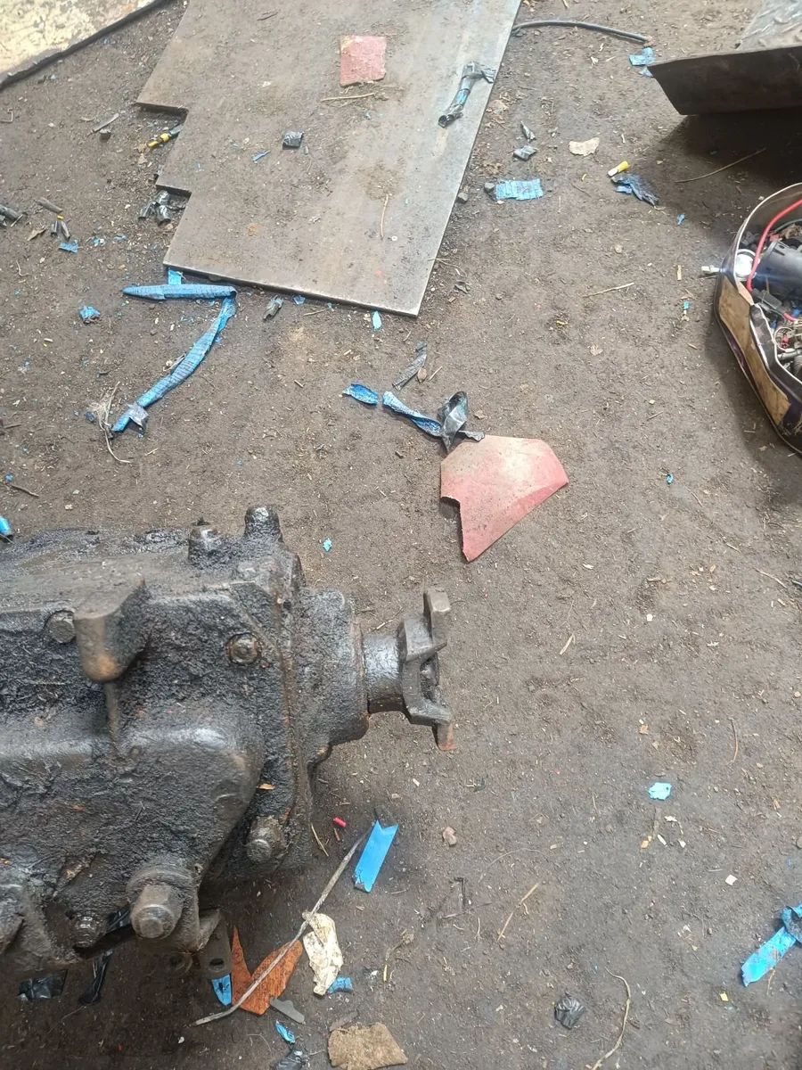 Hyster gear box - Image 3