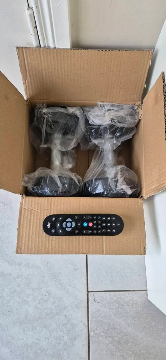 2xbrand new sets of dumbbells - Image 4