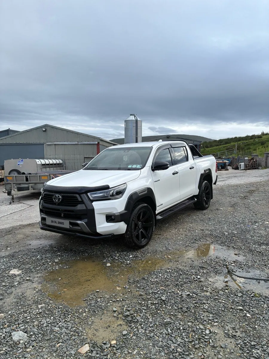 Toyota Hilux - Image 2
