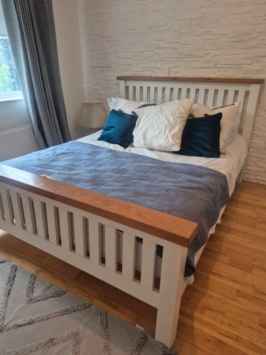 Double bed - Image 1