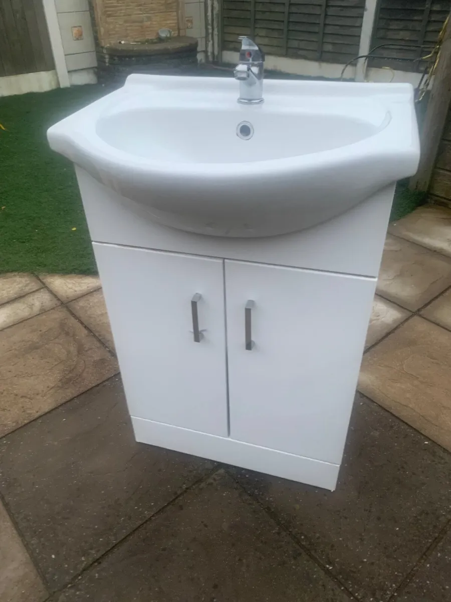 Vanity unit with sink - Image 1