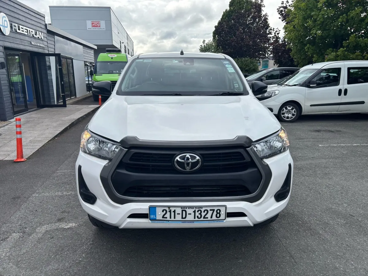 Toyota Hilux 2011 - Image 2