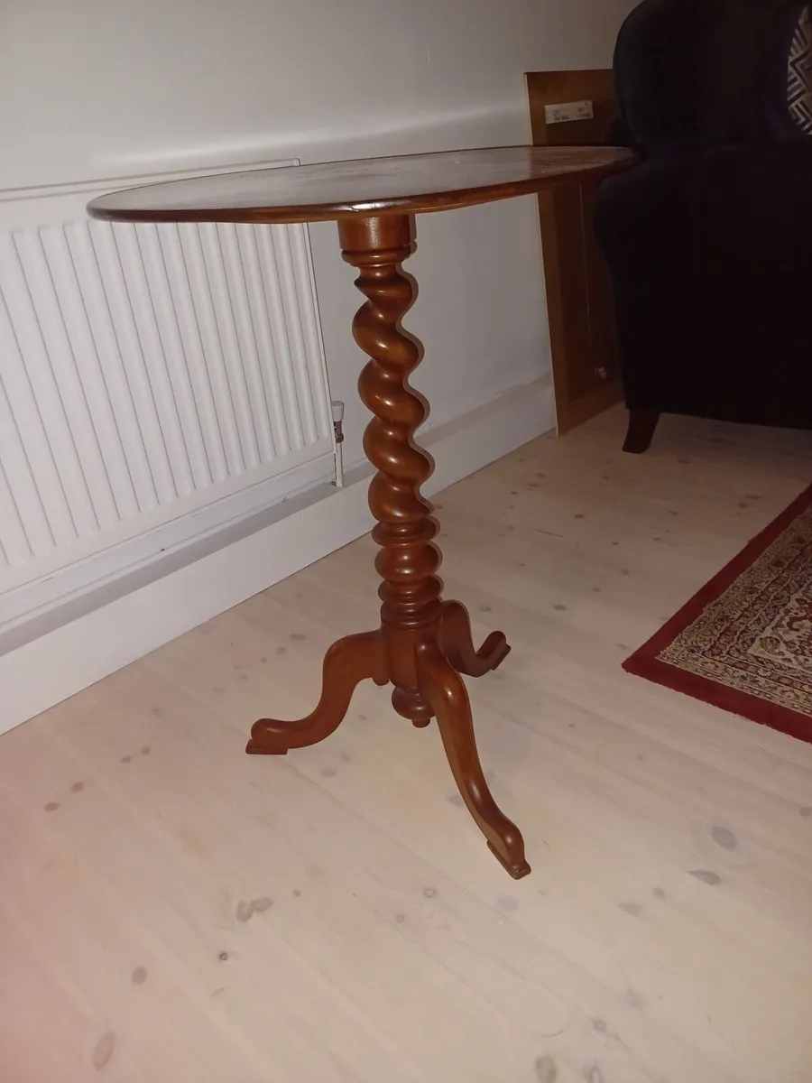 Mahogany Oval Occasional  Table - Image 2