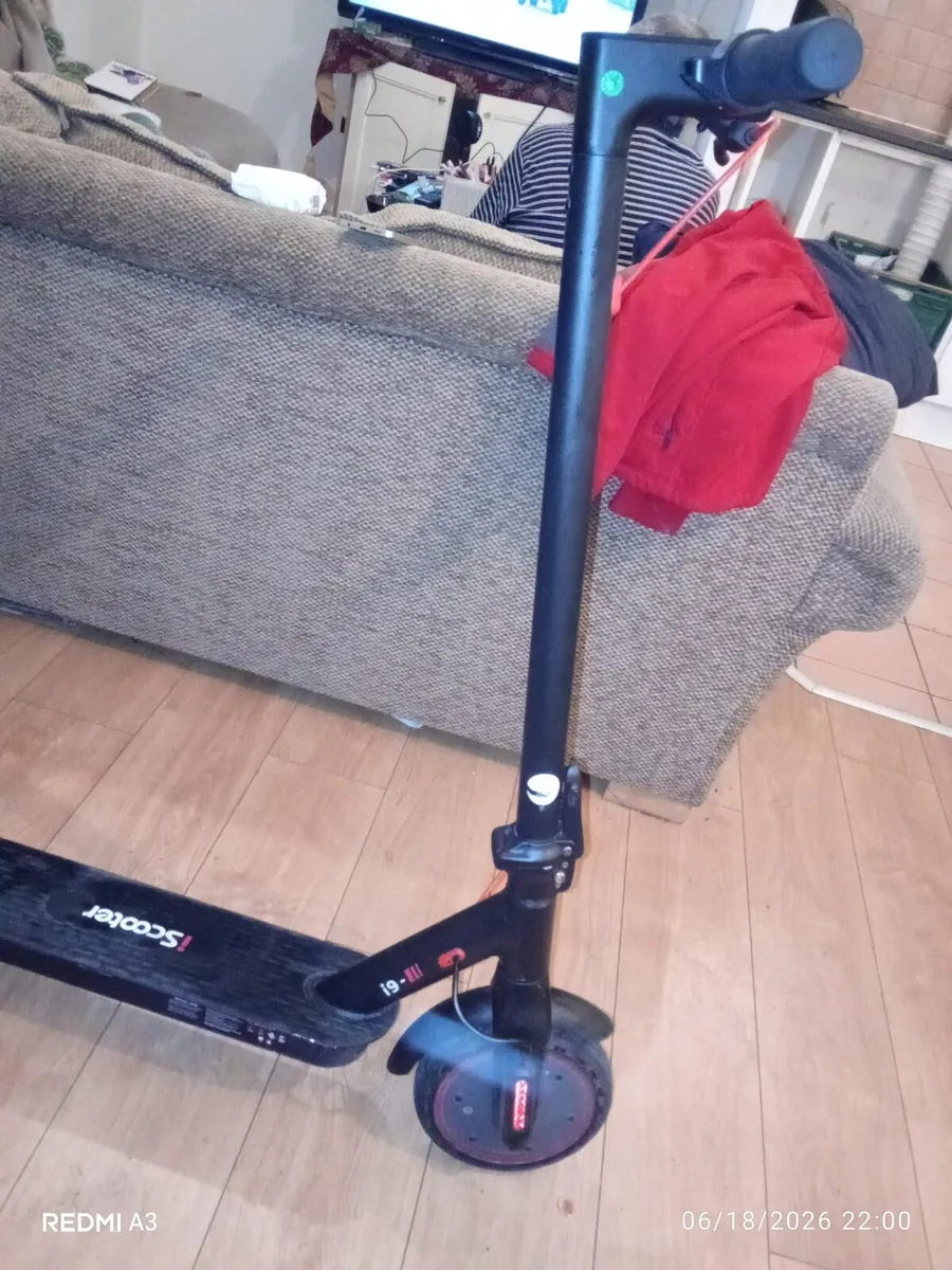 iScooter i9 Electric Scooter - Image 1