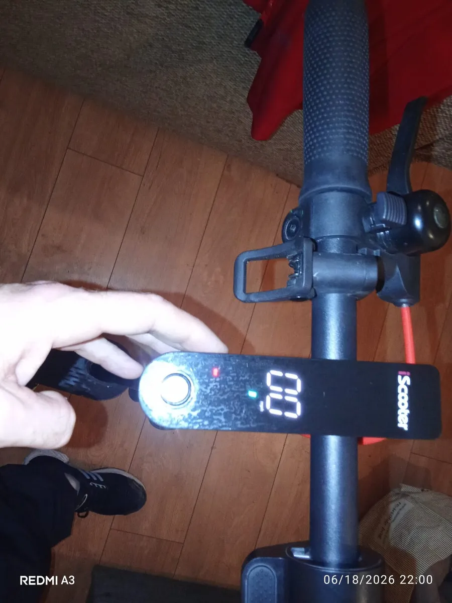 iScooter i9 Electric Scooter - Image 2
