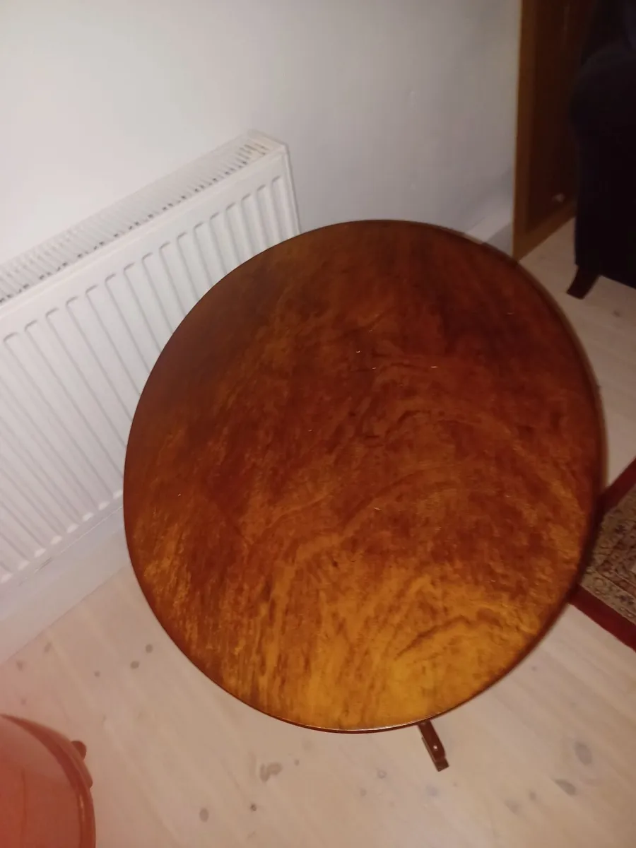 Mahogany Oval Occasional  Table - Image 4