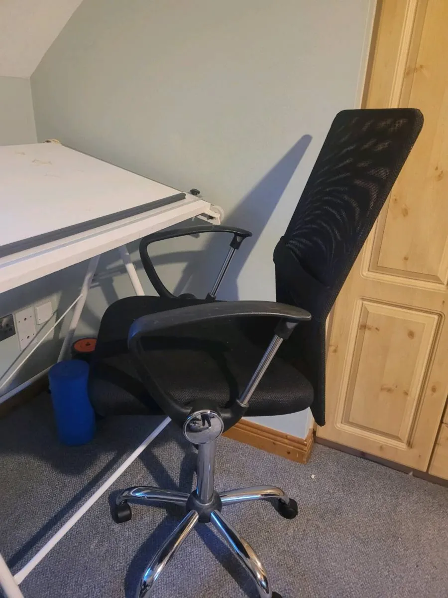Desk and chair - Image 3
