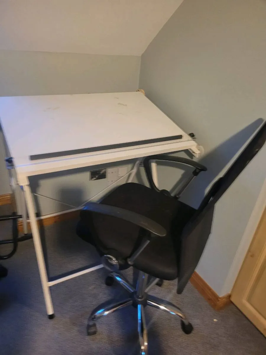 Desk and chair - Image 4