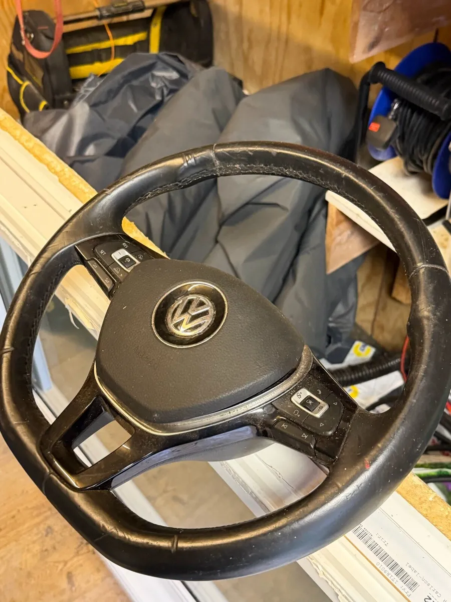 VW Steering wheel - Image 1