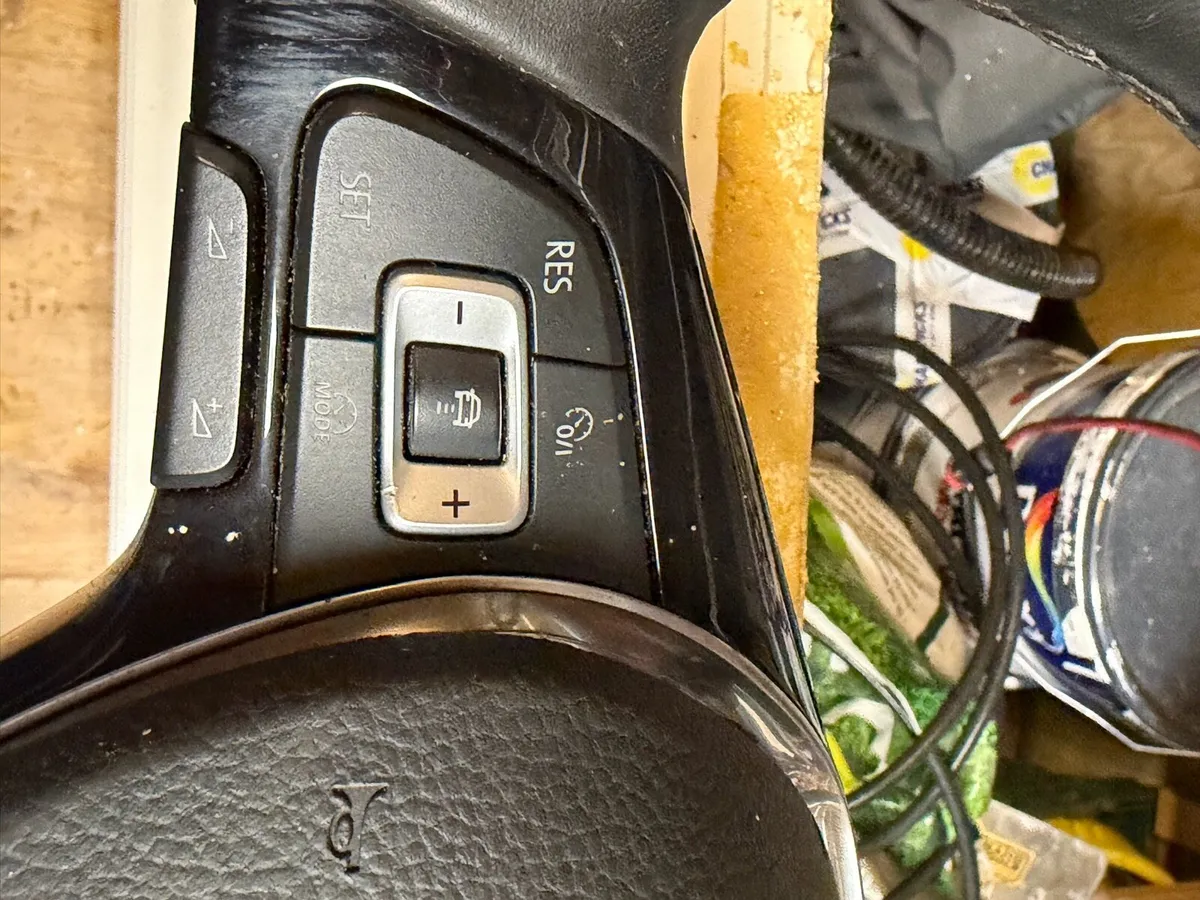 VW Steering wheel - Image 4