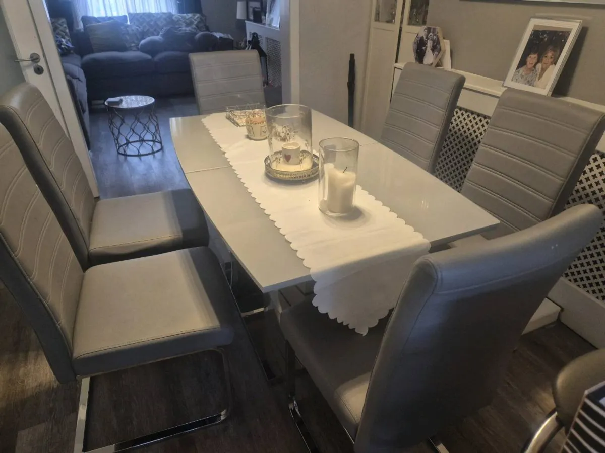 Modern High Gloss Table & Chairs