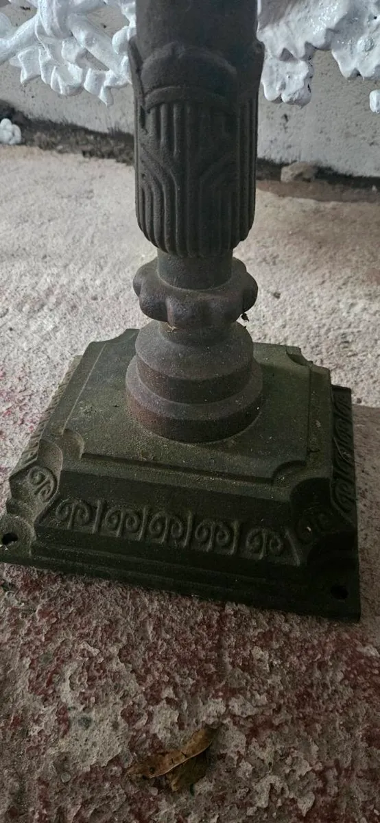 HEAVY CAST IRON POST BOX - Image 2