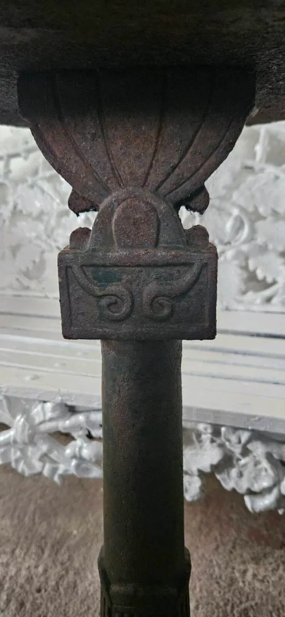 HEAVY CAST IRON POST BOX - Image 3