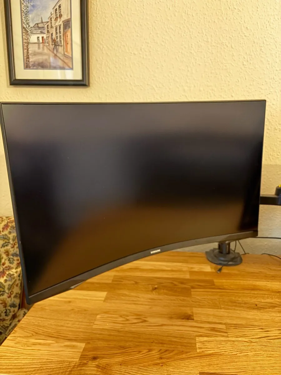 SAMSUNG Odyssey G5 32" Curved Gaming Monitor - Image 1