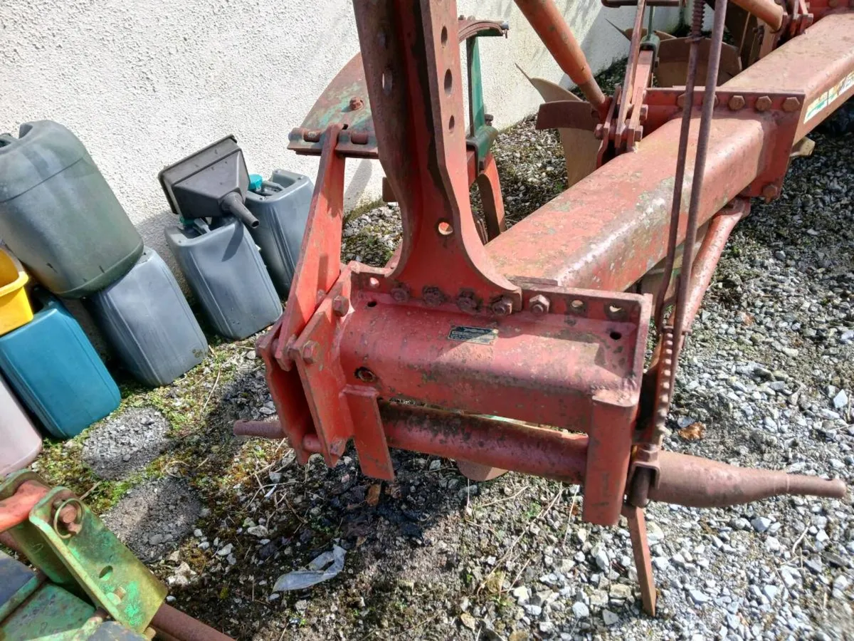 Four furra plough - Image 3