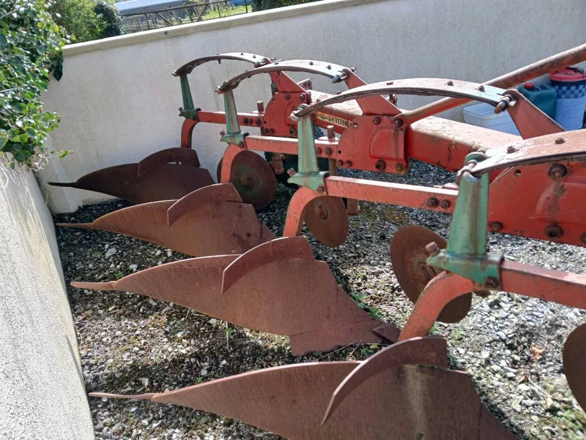 Four furra plough - Image 4