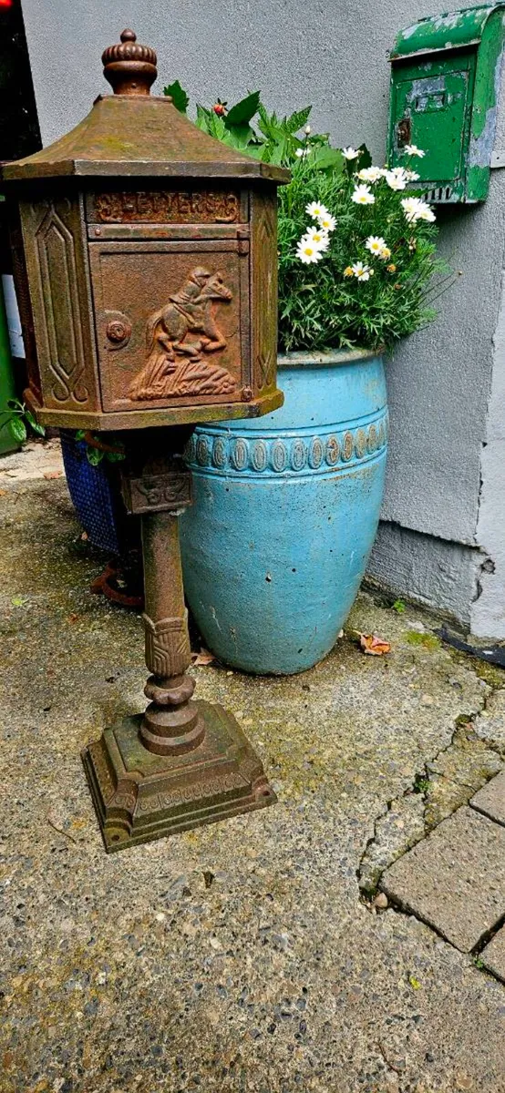 HEAVY CAST IRON POST BOX - Image 1