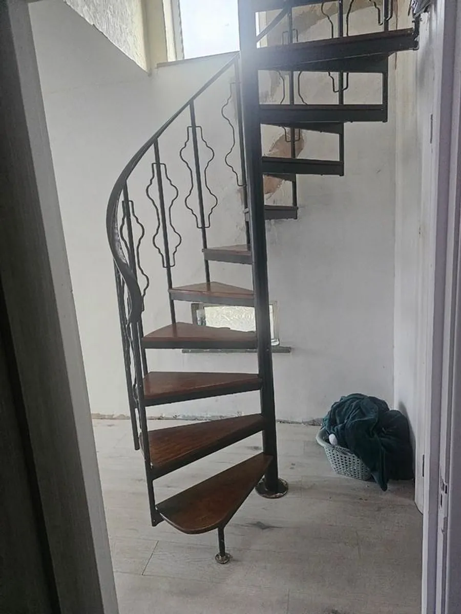 Spiral stairs - Image 2