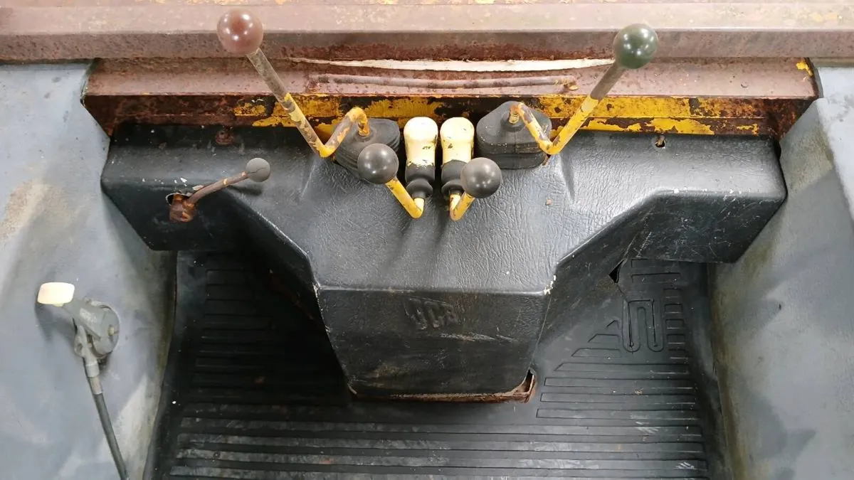 JCB 3c3 mark 3 Powertrain - Image 3