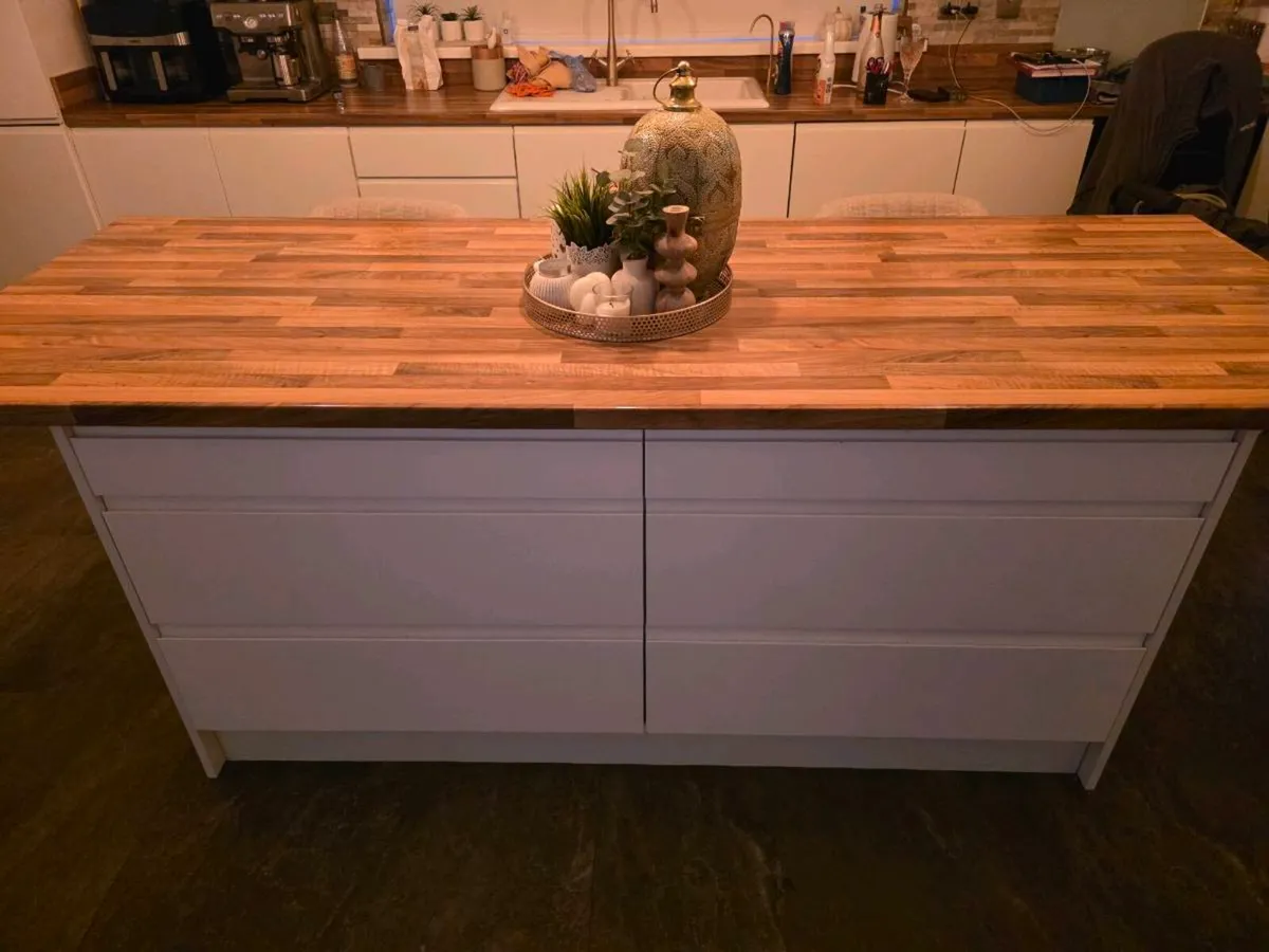 PREMIUM LARGE HIGH GLOSS KITCHEN ISLAND IMMACULA - Image 1