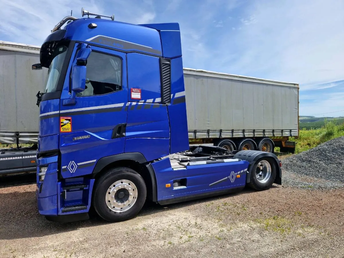 232 LHD Renault T-High 480 - Image 3