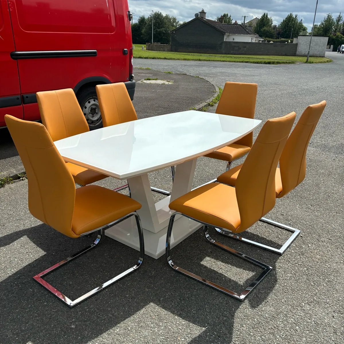Fab! White High Gloss table & leather Chairs - Image 1