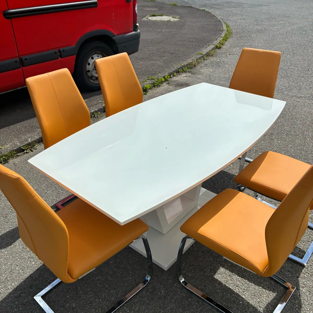 Fab! White High Gloss table & leather Chairs - Image 2