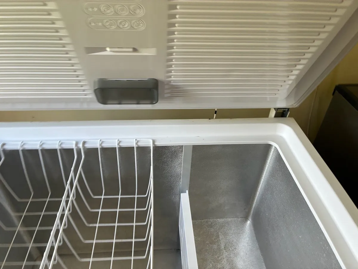 Whirlpool Chest Freezer - Image 2