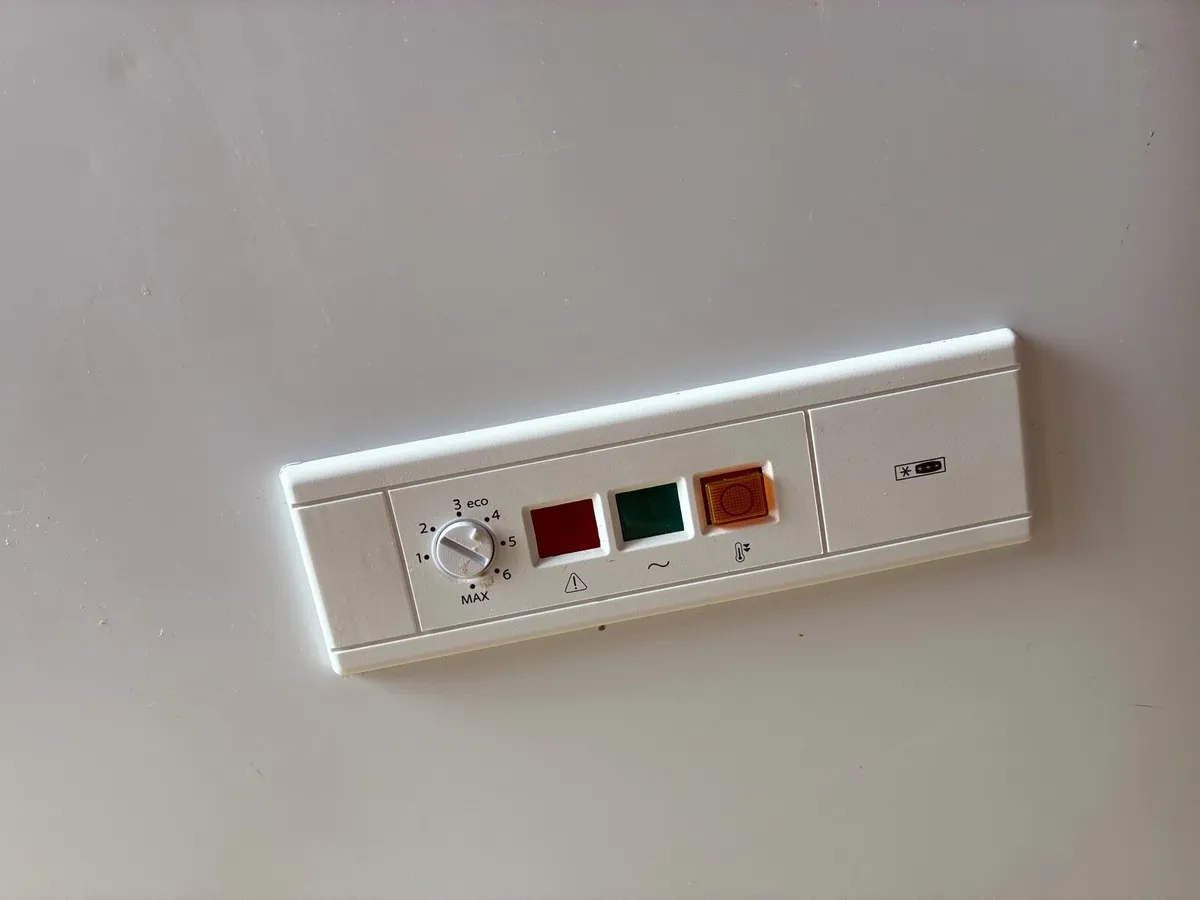 Whirlpool Chest Freezer - Image 4