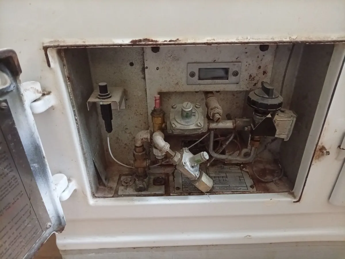 AGA stove,,free to go - Image 3