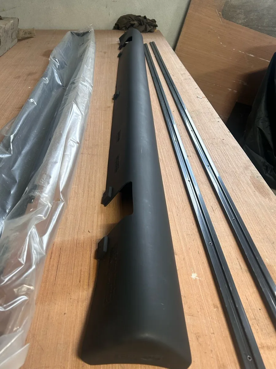 Escort RS side skirts - Image 4