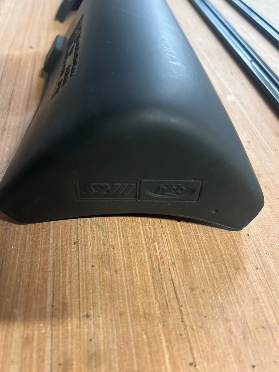 Escort RS side skirts - Image 2