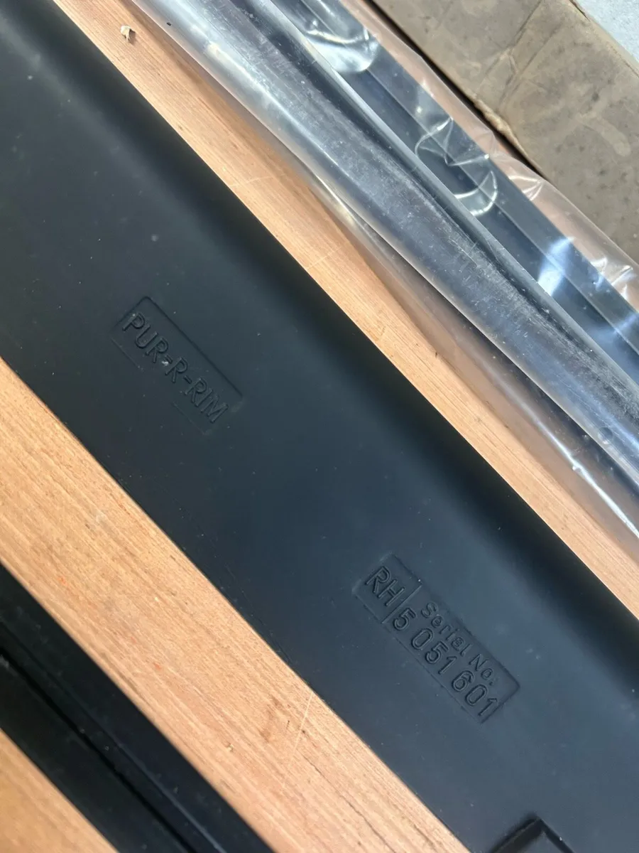 Escort RS side skirts - Image 3