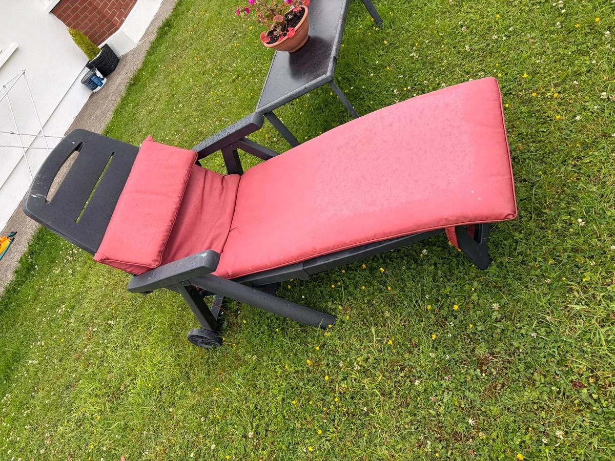 2 garden chairs / bed + table - Image 2