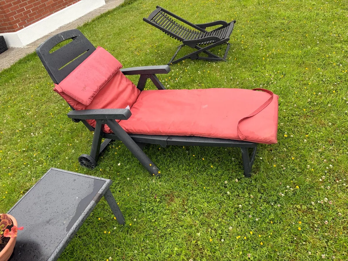 2 garden chairs / bed + table - Image 3