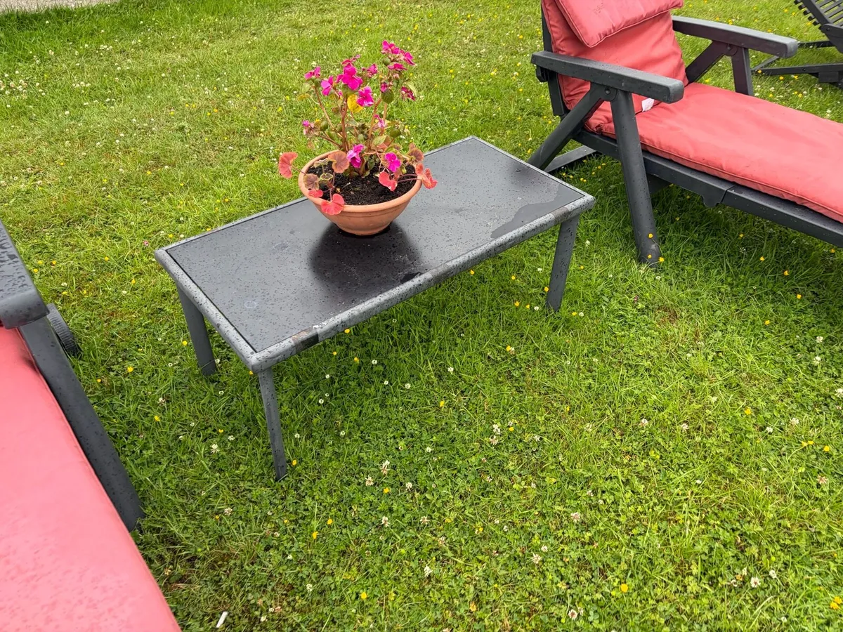 2 garden chairs / bed + table - Image 4
