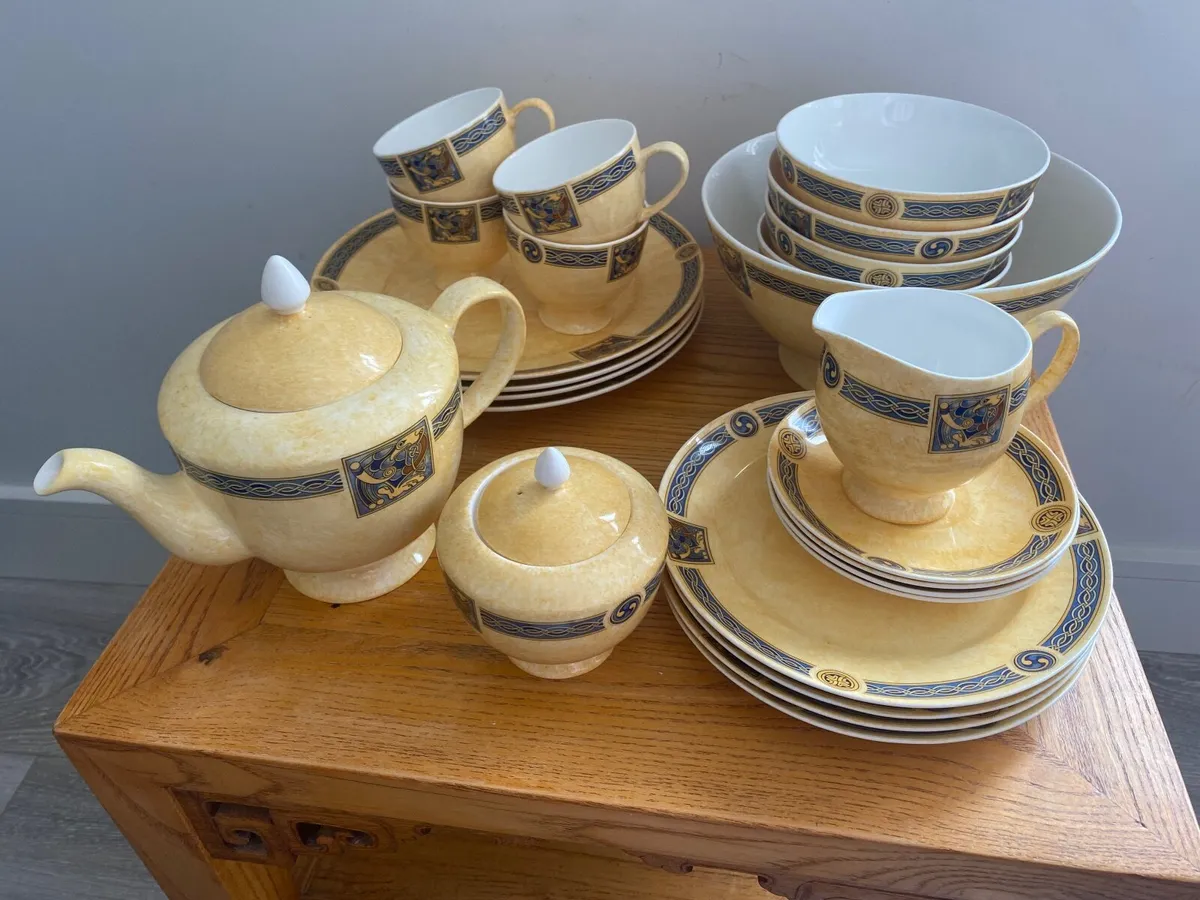 Royal Tara Dinner and Tea set - Image 4