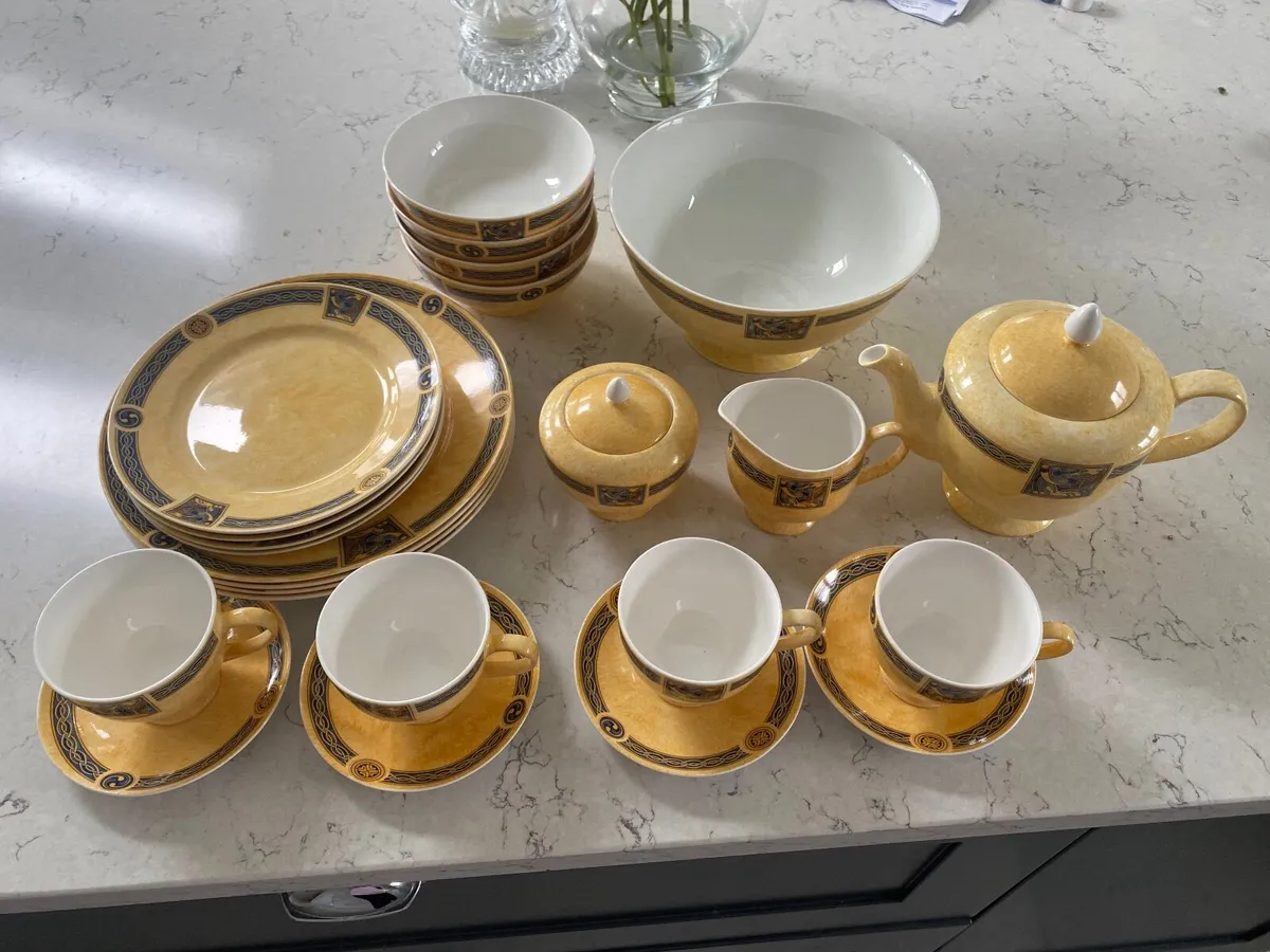 Royal Tara Dinner and Tea set - Image 4