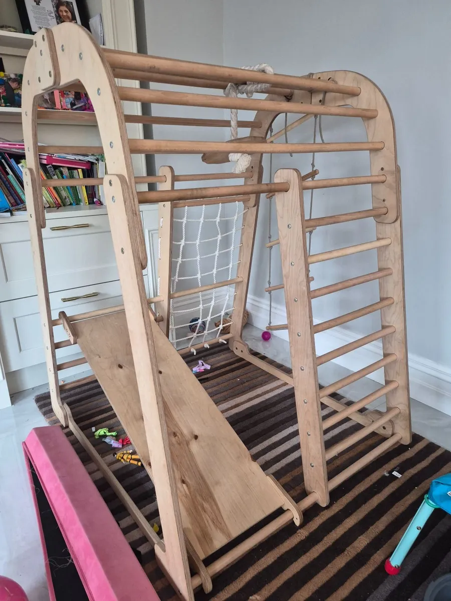 Indoor toddler climbing frame - Image 1