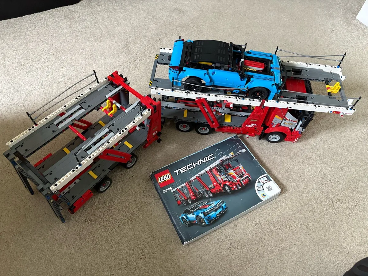 Lego Technic 42098 Car Transporter - Image 1