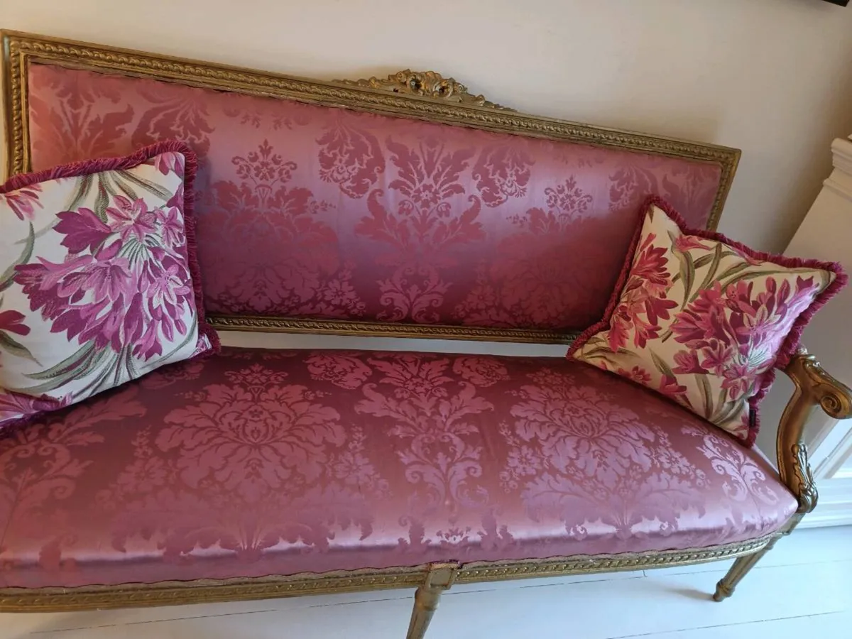Beautiful sofa - Image 1