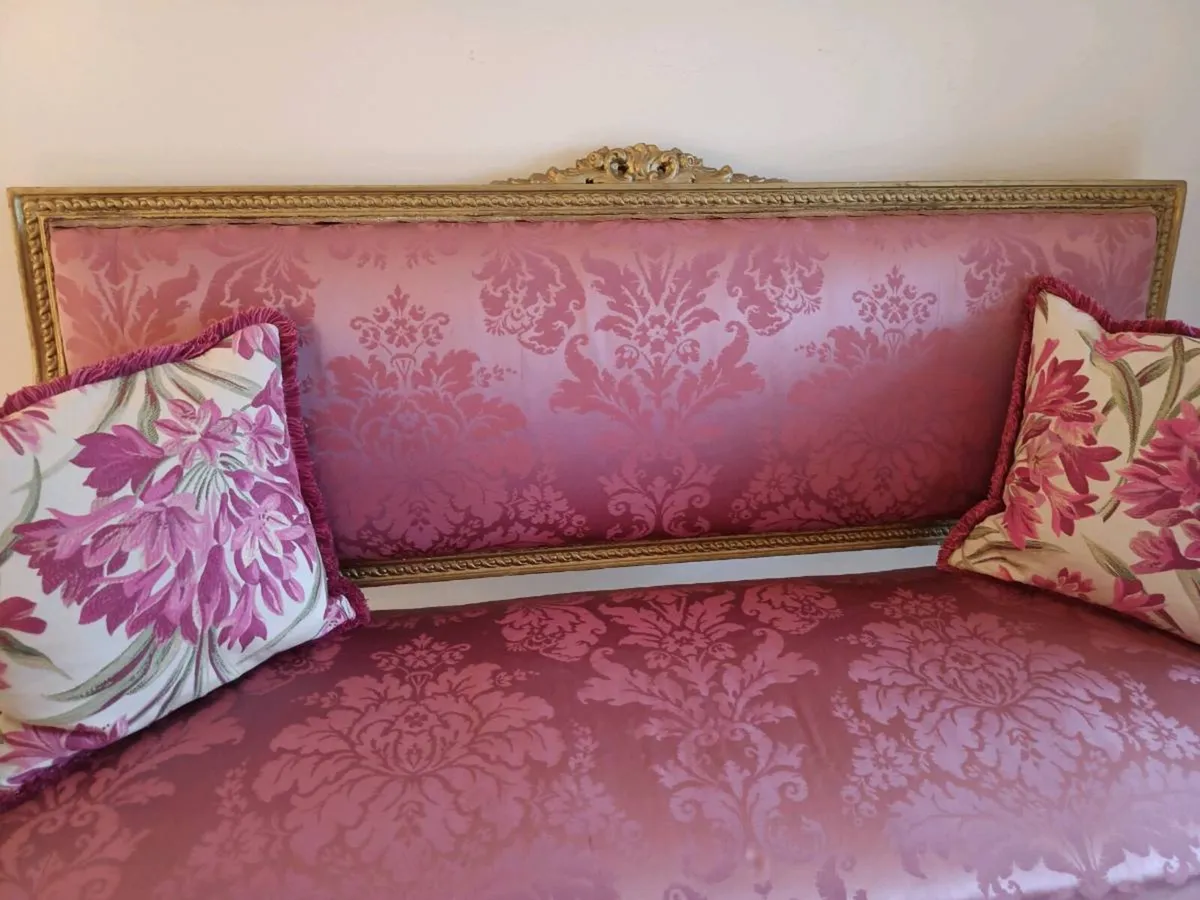 Beautiful sofa - Image 4